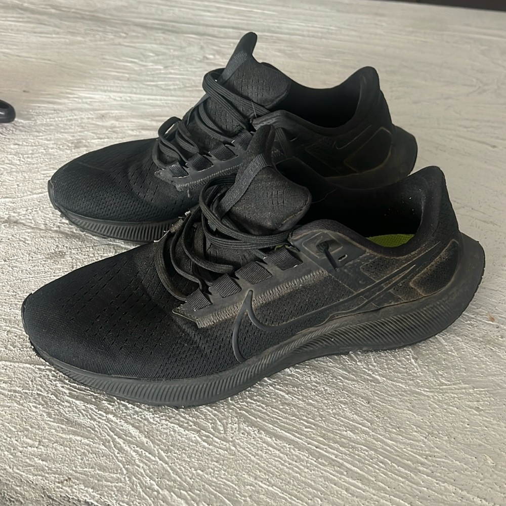 Black Nike Shoes